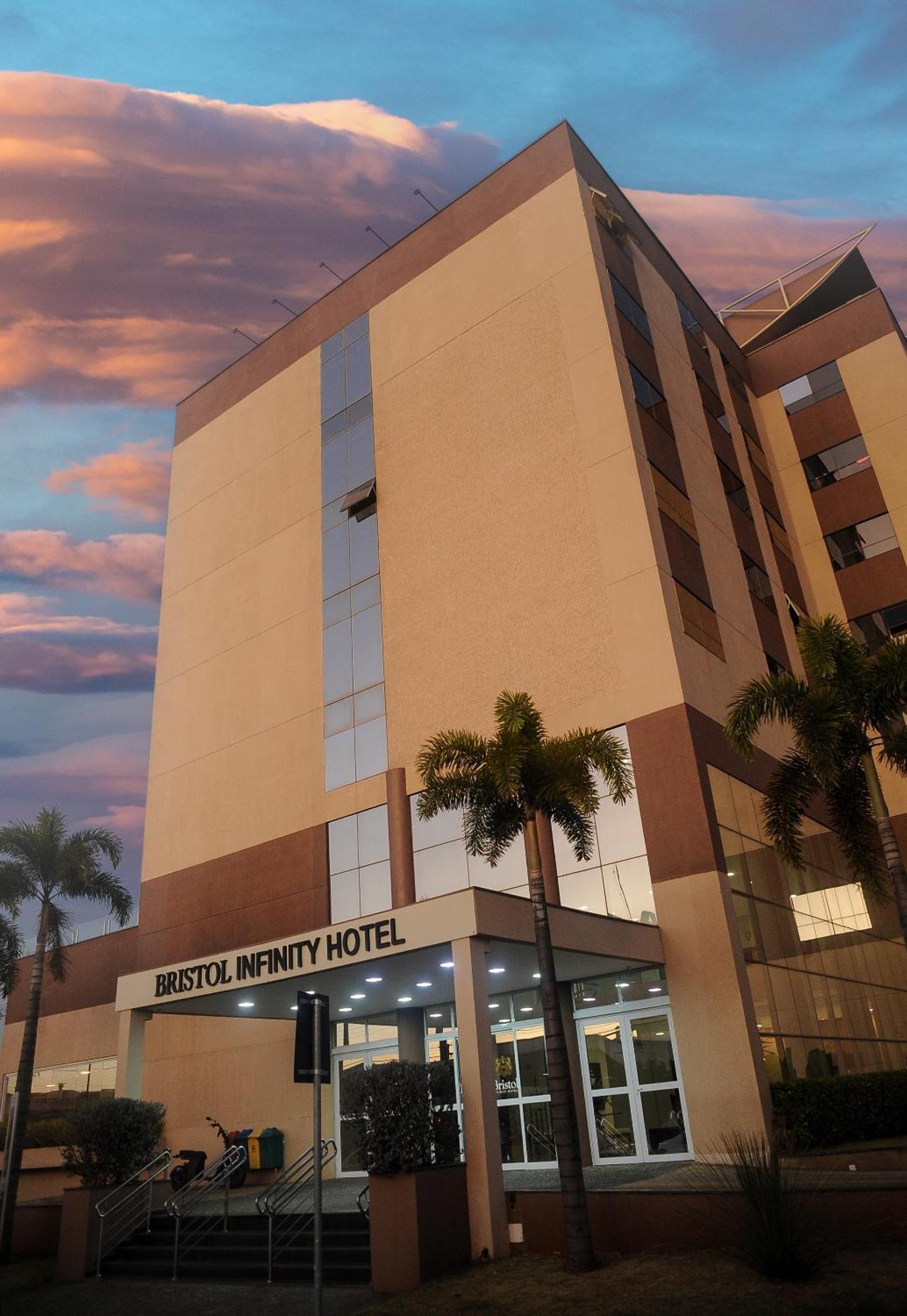 Bristol Infinity Rio Claro Hotell Exteriör bild